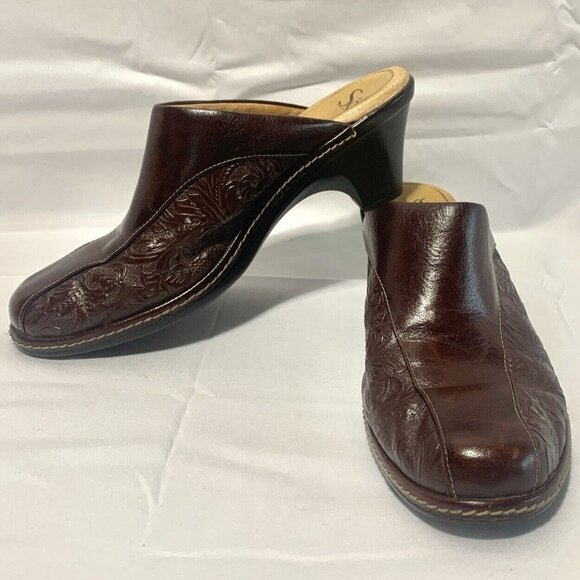 SOFFT Maroon Burgundy Embossed Leather Heeled Clogs Mules Womens SZ 9 - 100450 - Picture 2 of 9